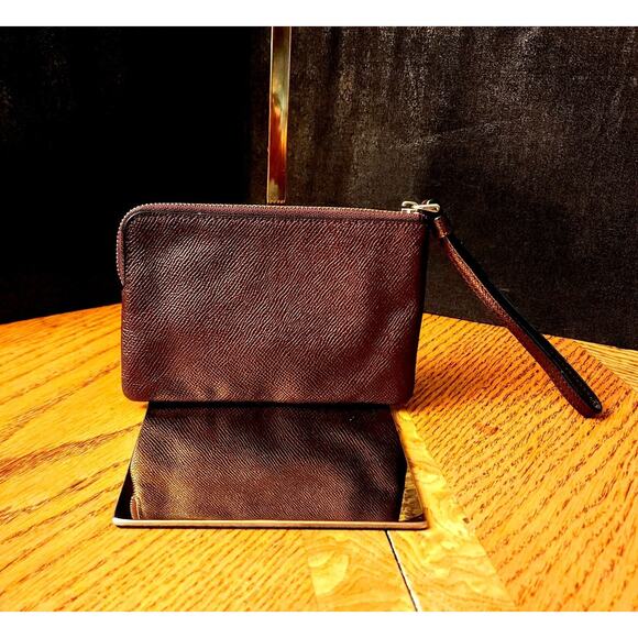 Coach Corner Brown Cross Grain Leather Wristlet - Picture 3 of 8